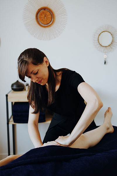 Laura-nicoules-identite-visuelle-massage-bien-etre-holistique-1.jpg